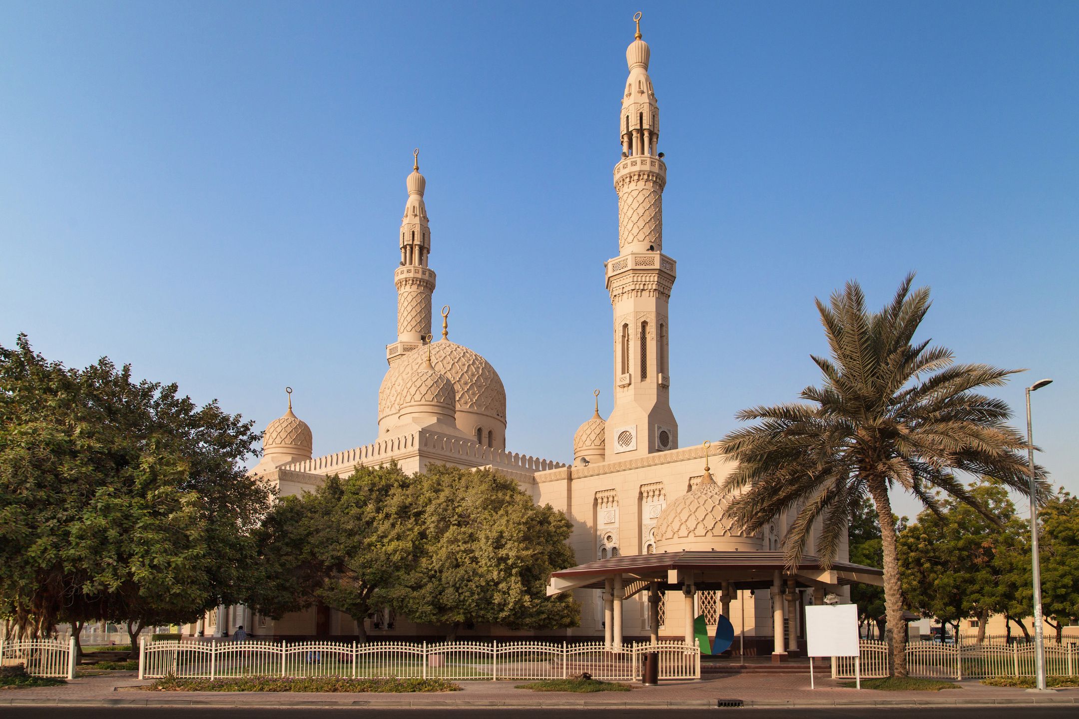 masjid jumeirah historical places to visit in dubai
